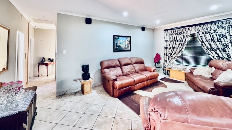 3 Bedroom Property for Sale in Waterkloof East North West